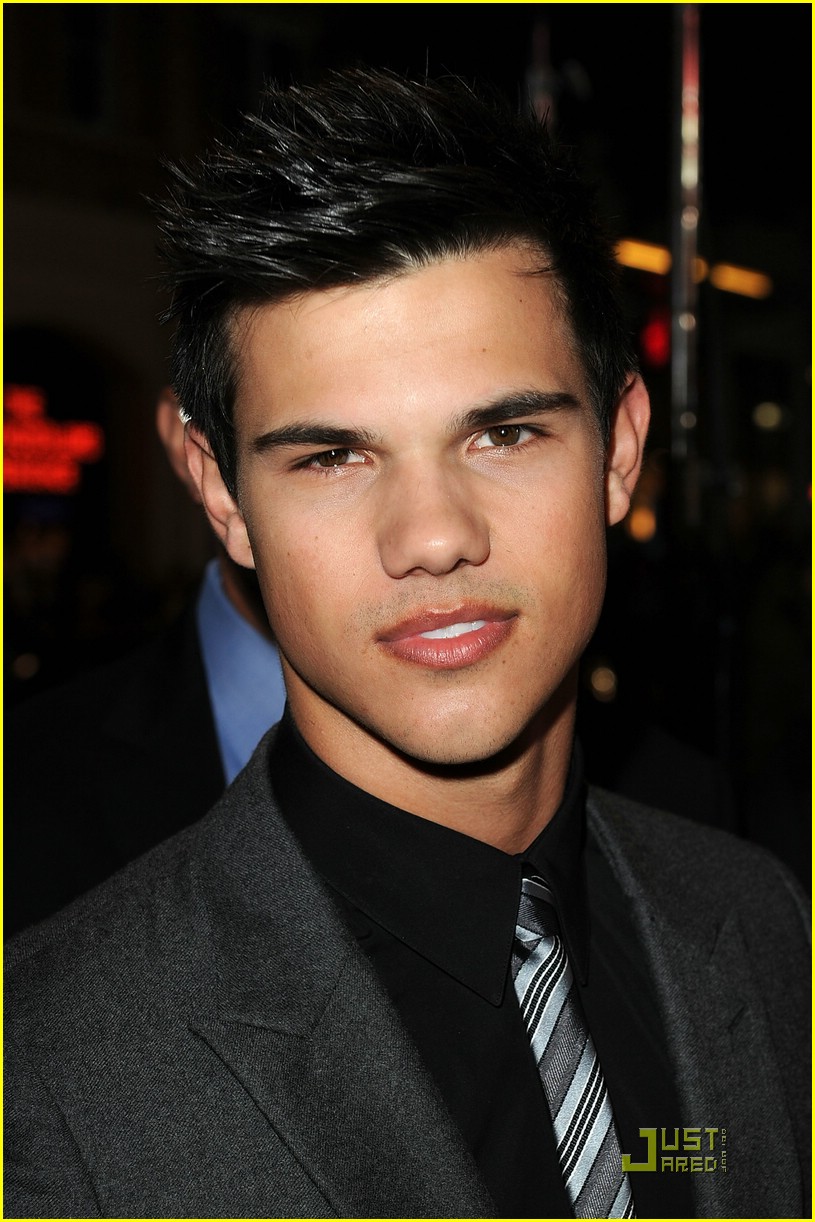 Taylor Lautner Premieres Valentine's Day | Photo 357947 - Photo Gallery ...