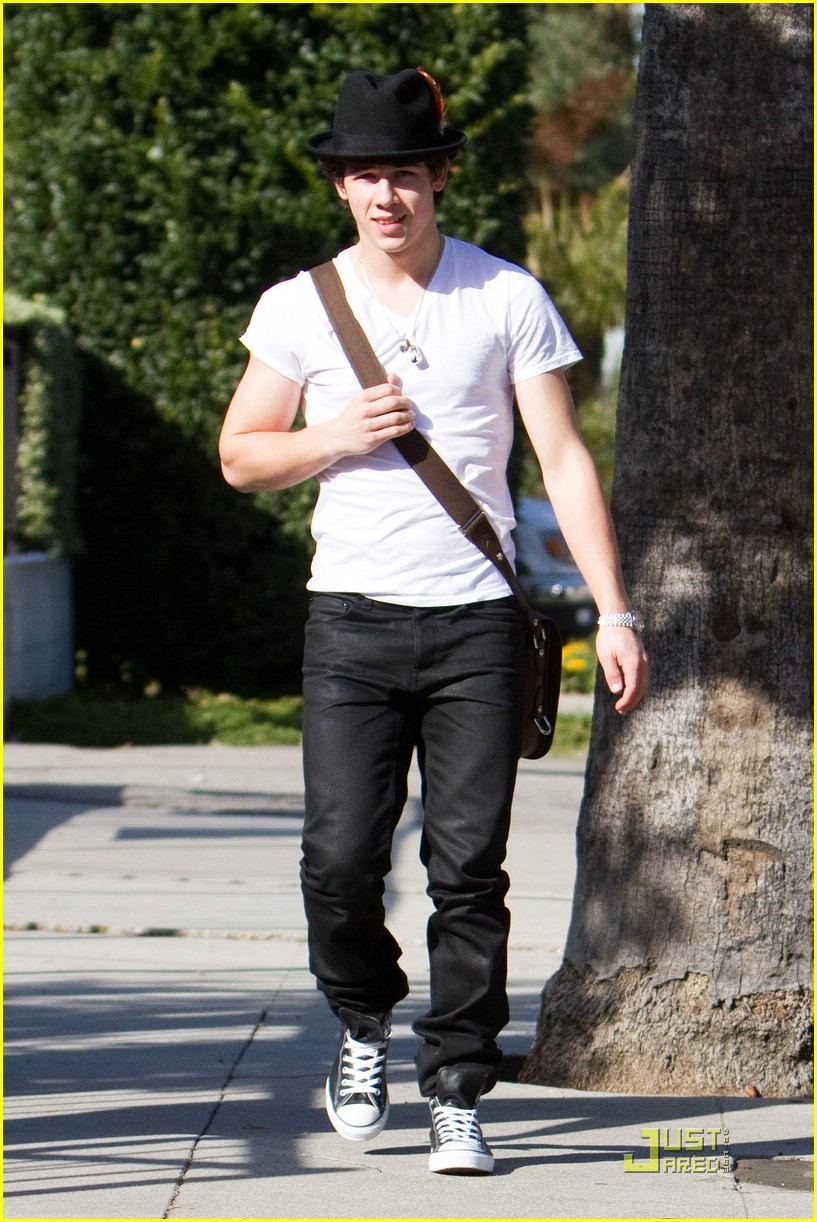 Nick Jonas is Fedora Fresh | Photo 358464 - Photo Gallery | Just Jared Jr.