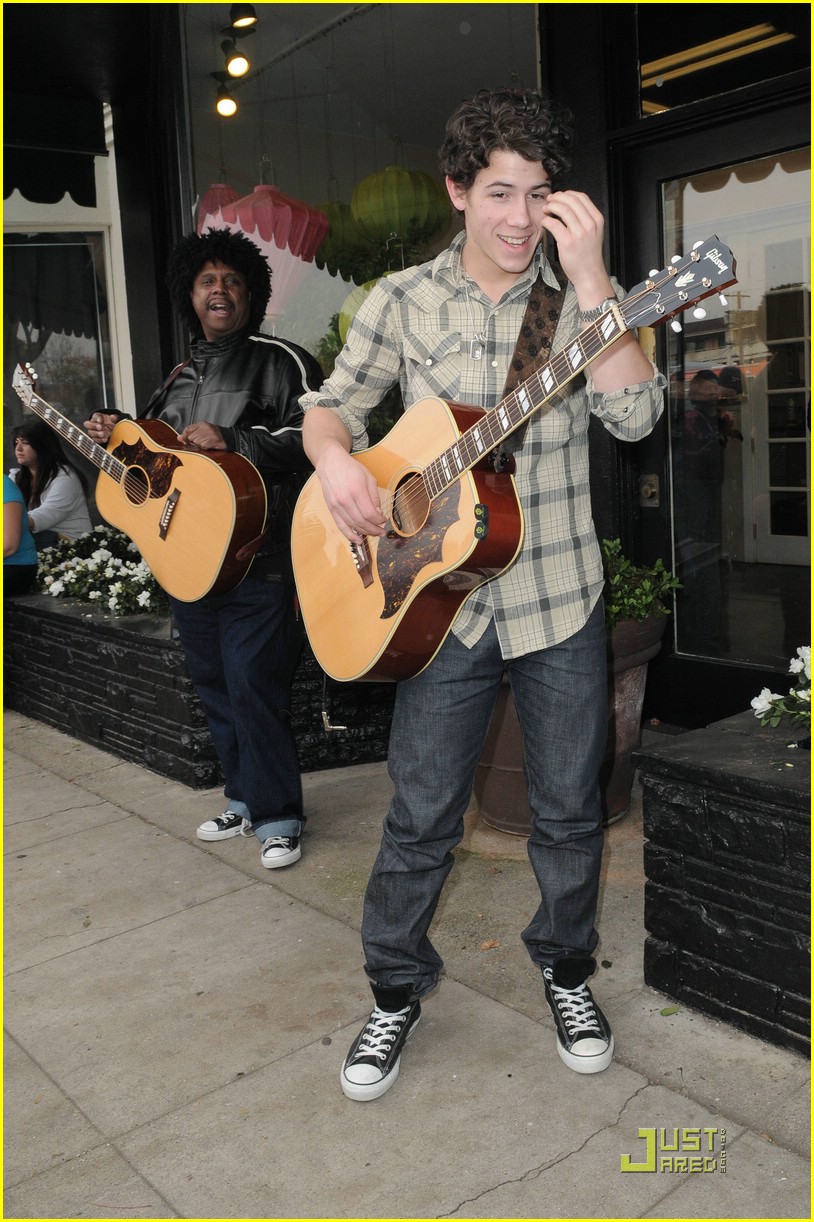 Full Sized Photo of nick jonas roses fans 31 Nick Jonas Roses For My