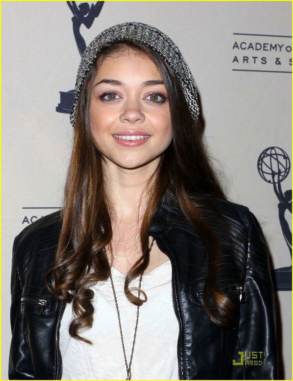 ariel winter sarah hyland modern family 20