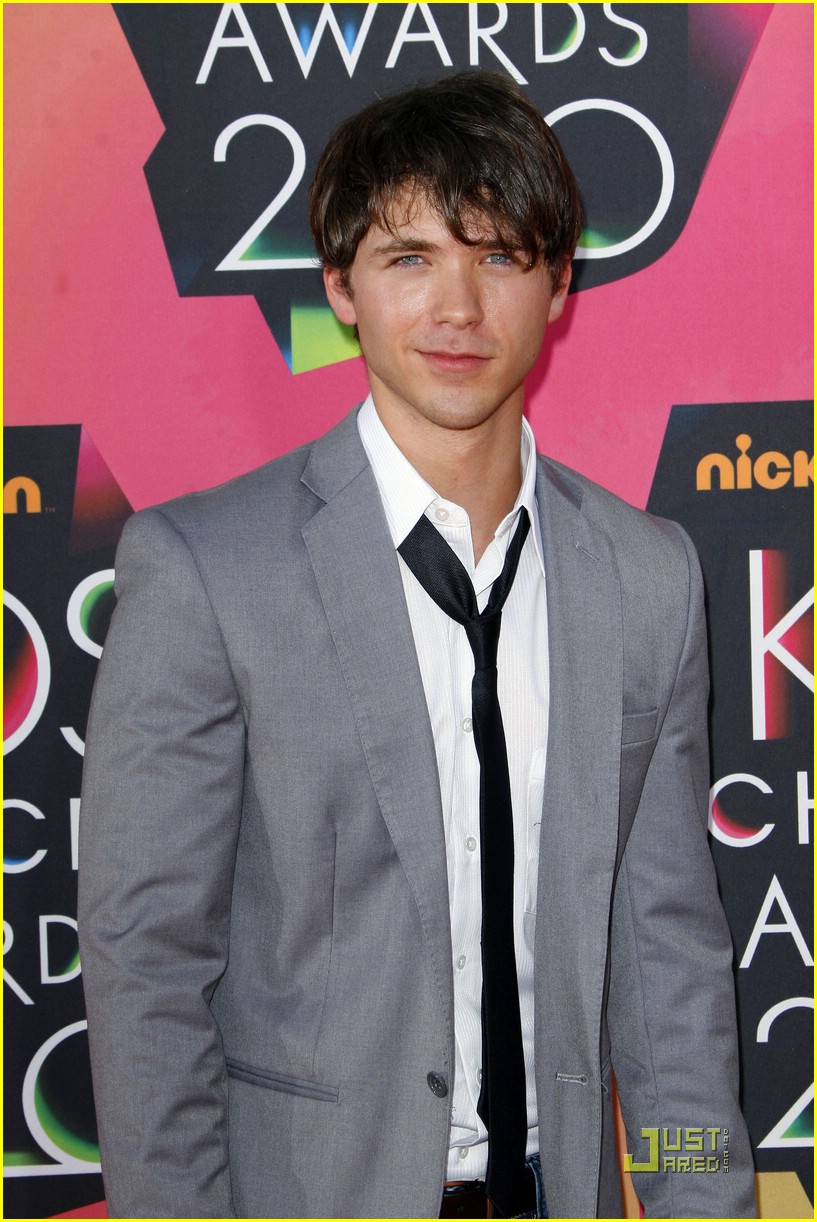 Devon Werkheiser Wins Italian KCA for Fave TV Actor Photo 364334