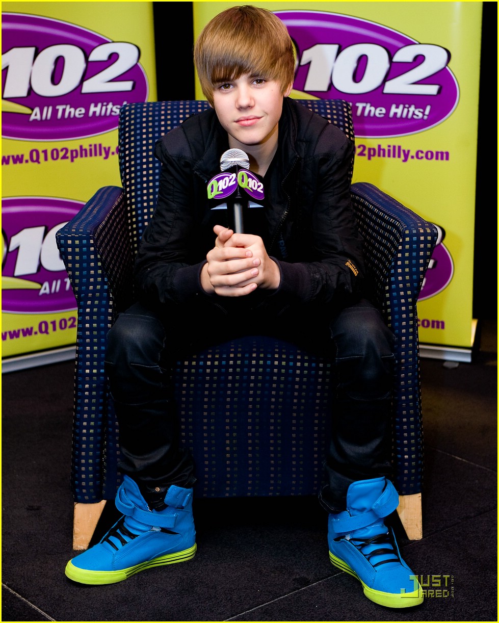tommelfinger midtergang ale Justin Bieber: Blue Suede Shoes Showoff: Photo 361435 | Justin Bieber  Pictures | Just Jared Jr.