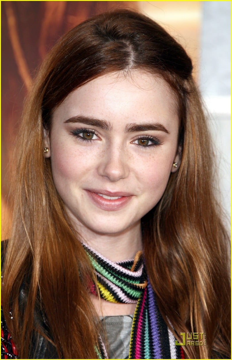 Lily Collins & Brittany Curran: The Last Song Supporters | Photo 363833 ...