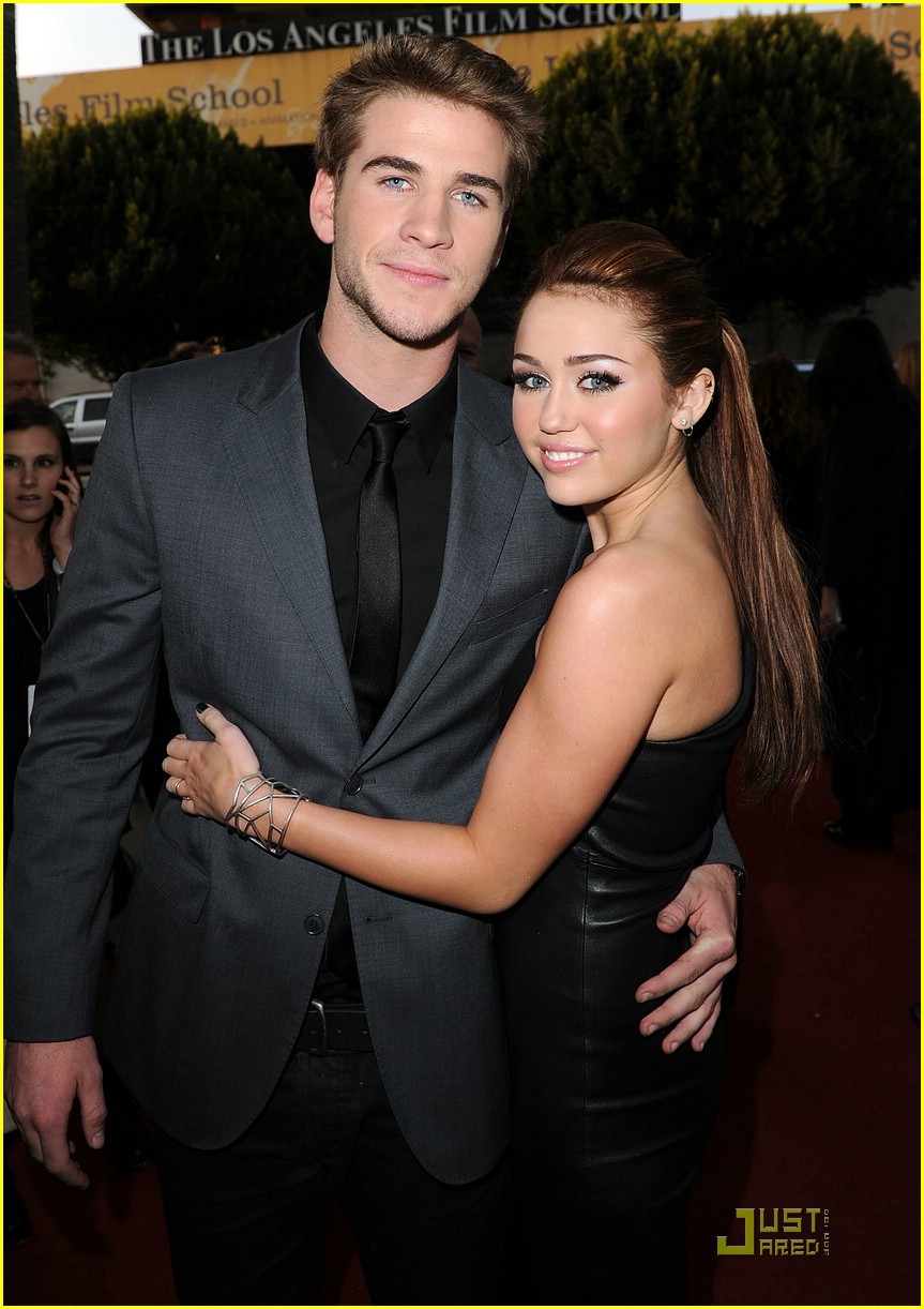 Full Sized Photo Of Miley Cyrus Liam Hemsworth Song Premiere 03 Miley Cyrus Liam Hemsworth Premiere The Last Song Just Jared Jr
