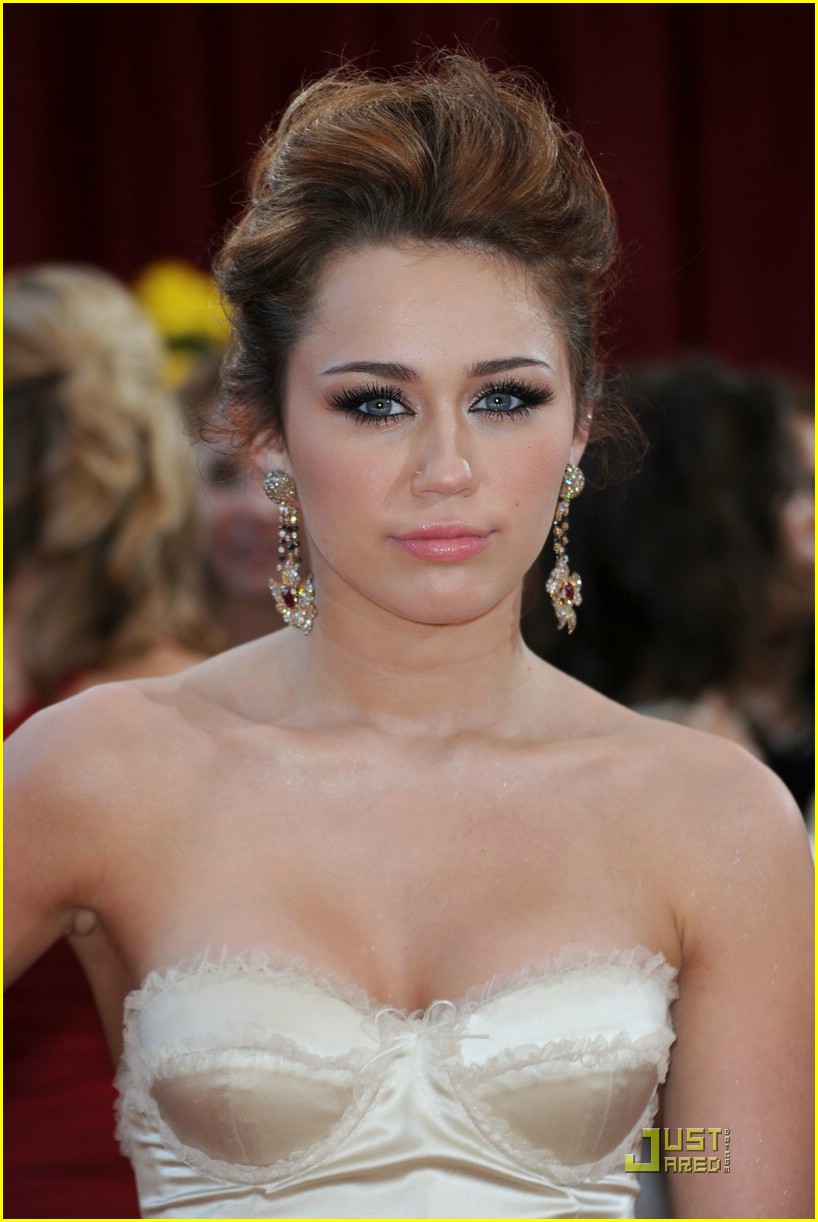 Miley Cyrus is Jenny Packham Pretty Photo 361166 Photo Gallery