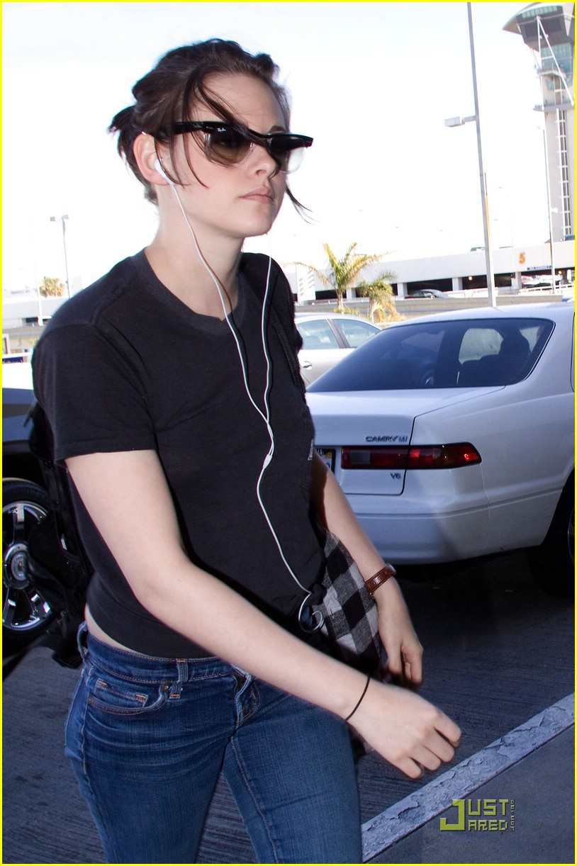 Full Sized Photo of kristen stewart laid back lax 05 | Kristen Stewart