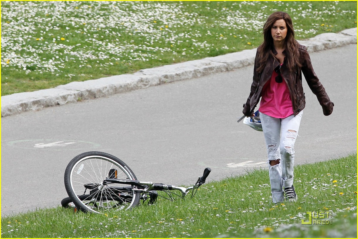 Full Sized Photo of ashley tisdale scott speer biking 18 | Ashley