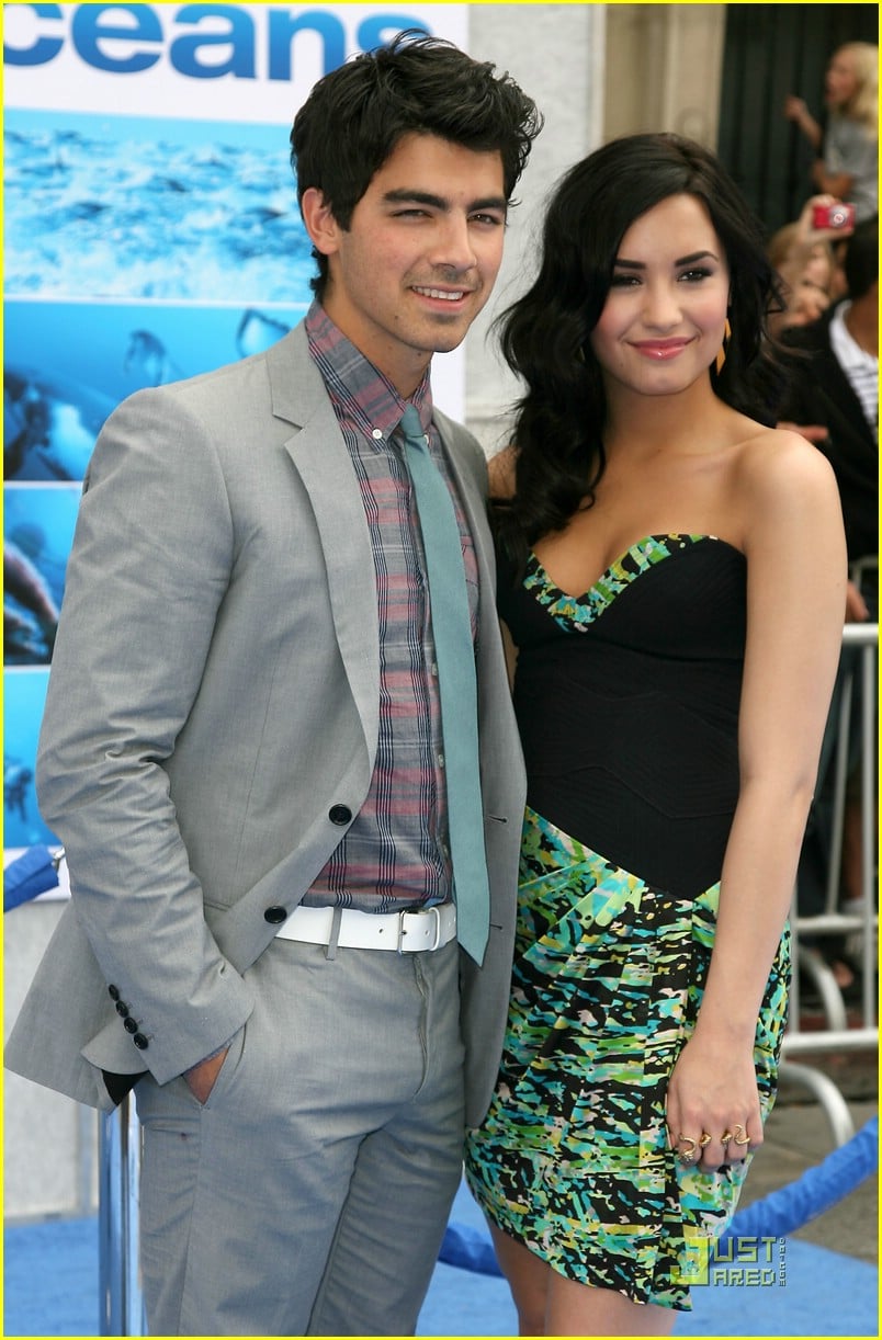 Demi Lovato is Oceans Away | Photo 366730 - Photo Gallery | Just Jared Jr.