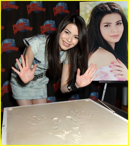 Full Sized Photo of miranda cosgrove handprint planet hollywood 04 ...