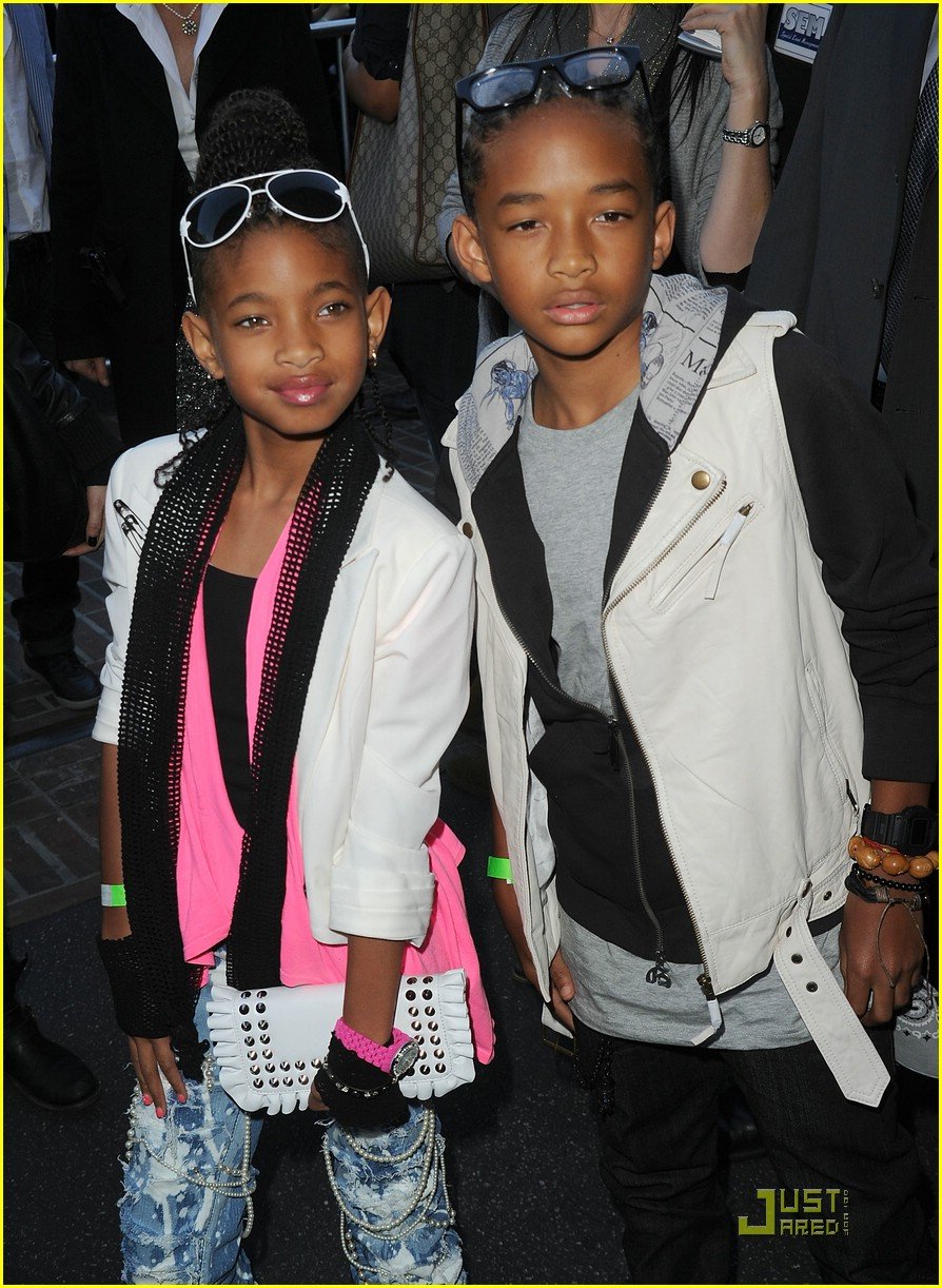 Jaden & Willow Smith Check Out The Perfect Game | Photo 365421 - Photo ...