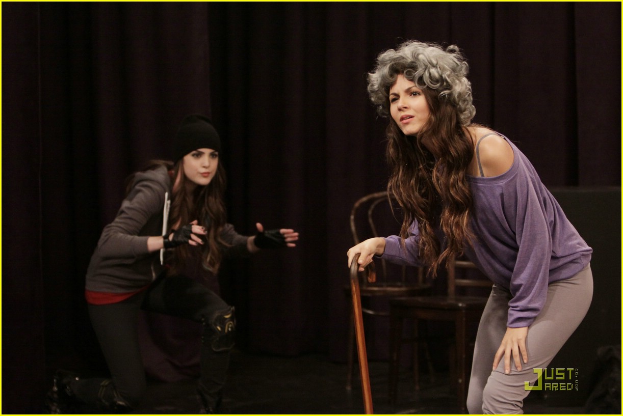 Full Sized Photo of victoria justice stage fighting 02 Victoria