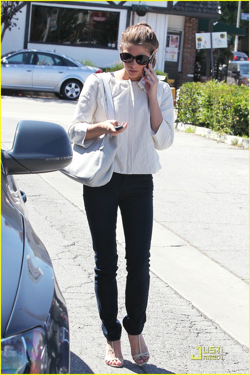 Ashley Greene: Sushi Dan Darling | Photo 369670 - Photo Gallery | Just