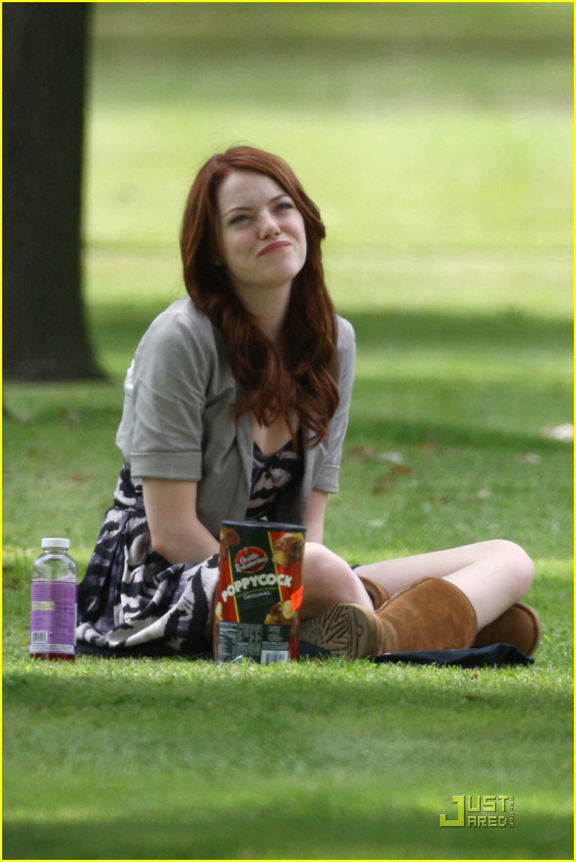 Emma Stone's Grassy Growl | Photo 371610 - Photo Gallery | Just Jared Jr.