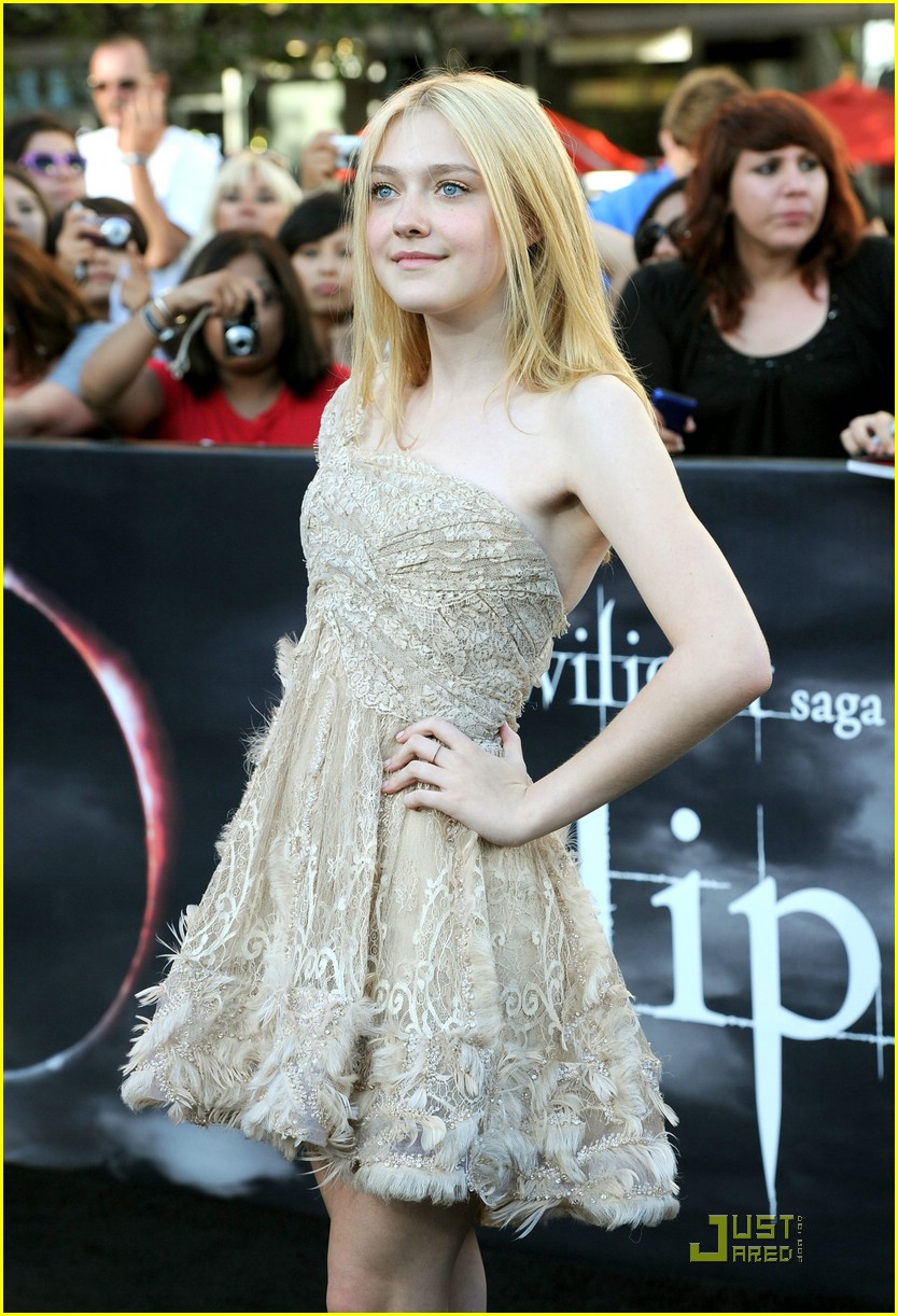 Dakota Fanning: Elie Saab Show-Stopper | Photo 375407 - Photo Gallery ...