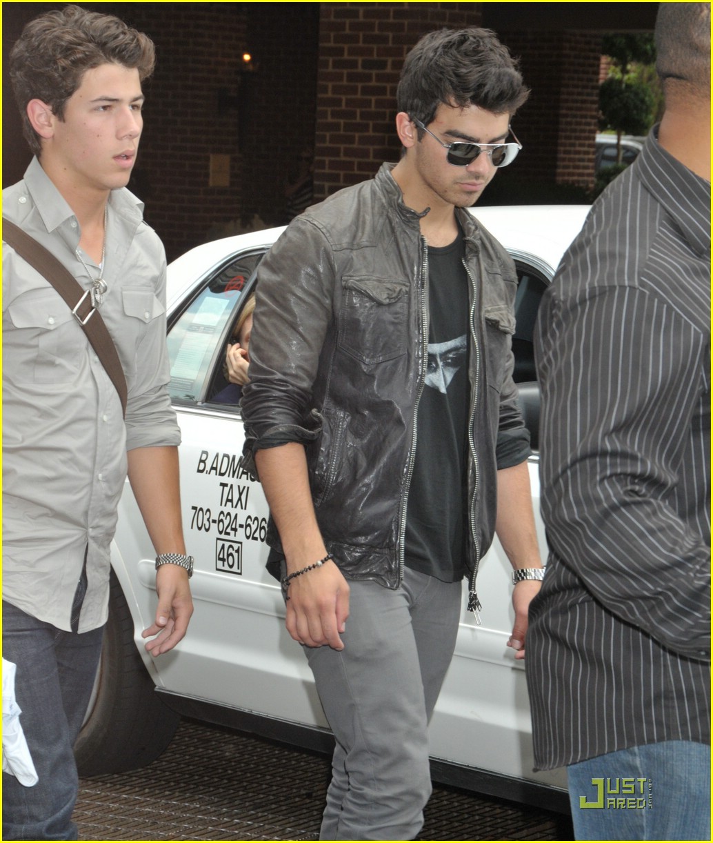 Jonas Brothers Walk Across Hollywood & Highland! | Photo 372028 - Photo
