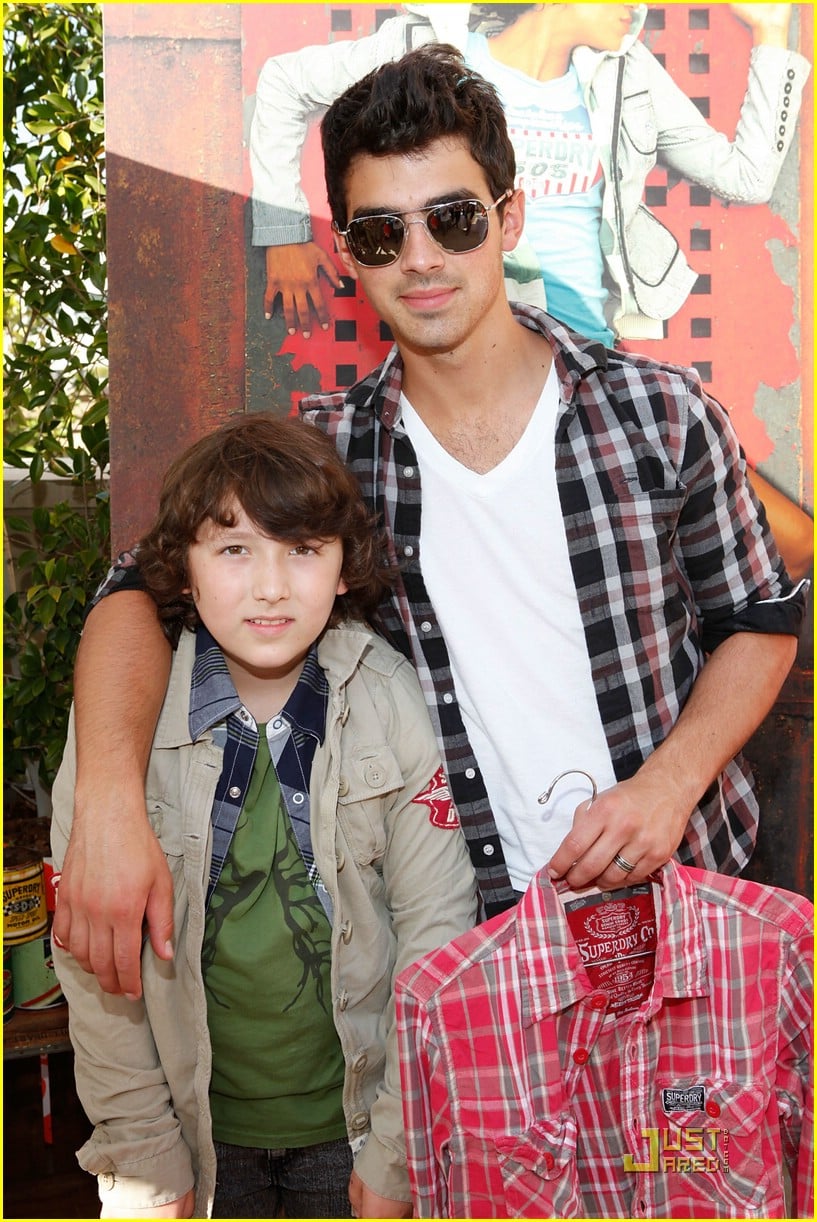 Joe & Frankie Jonas Go Gifting | Photo 372294 - Photo Gallery | Just ...