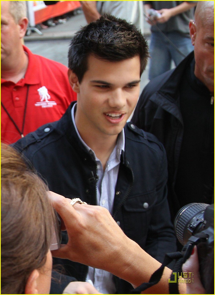 Taylor Lautner's NYC Nightlife | Photo 376185 - Photo Gallery | Just ...