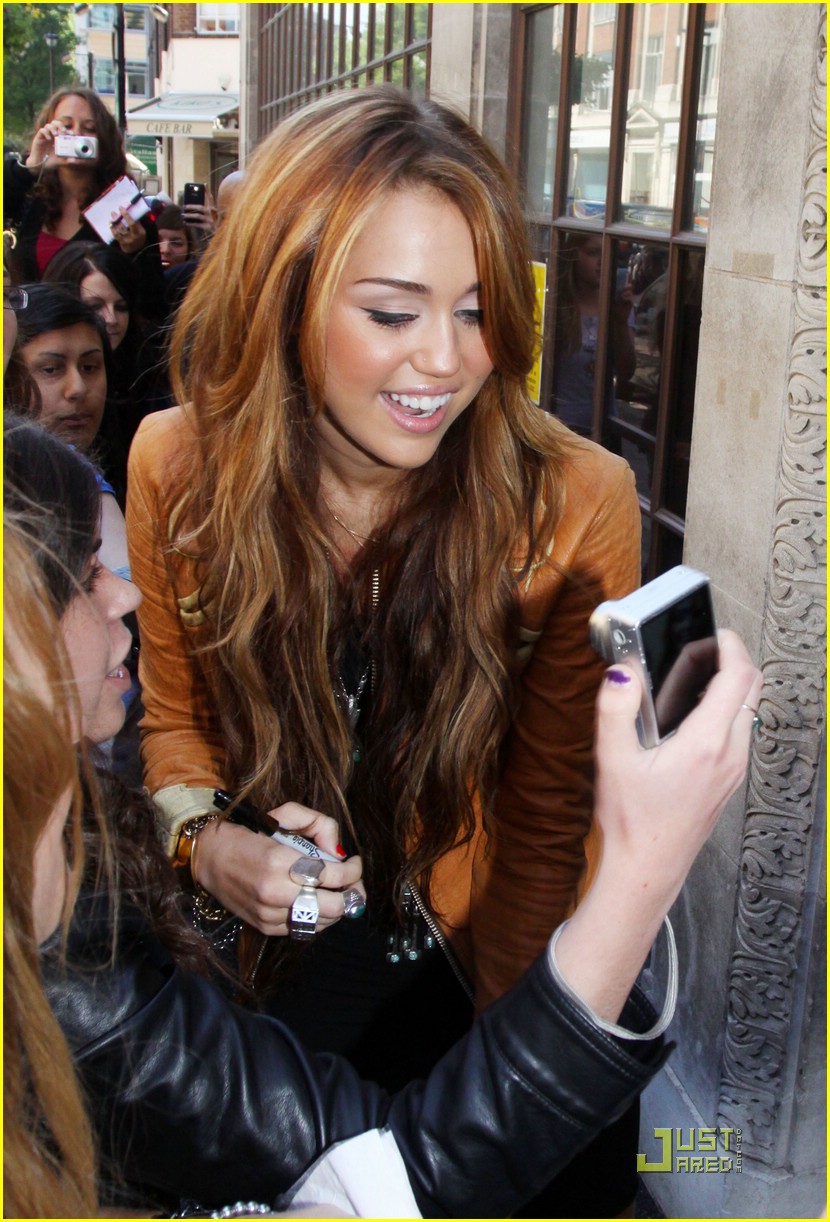 miley cyrus hair color 2010