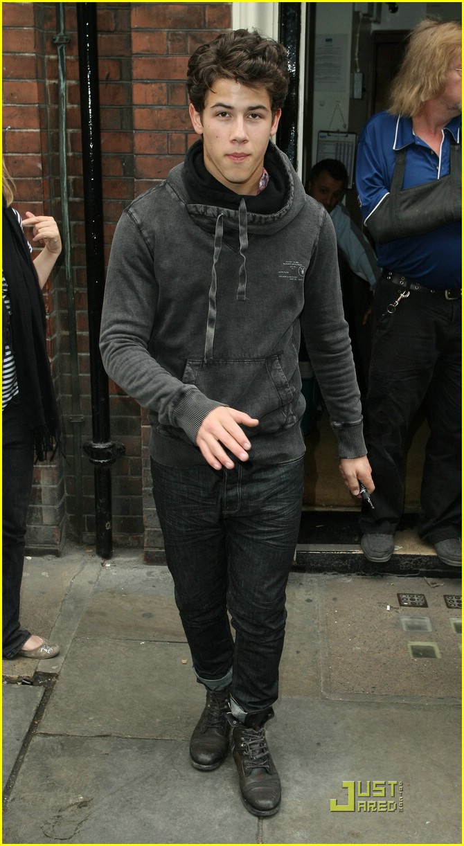 Nick Jonas Flowers From Fans! Photo 373917 Photo Gallery Just