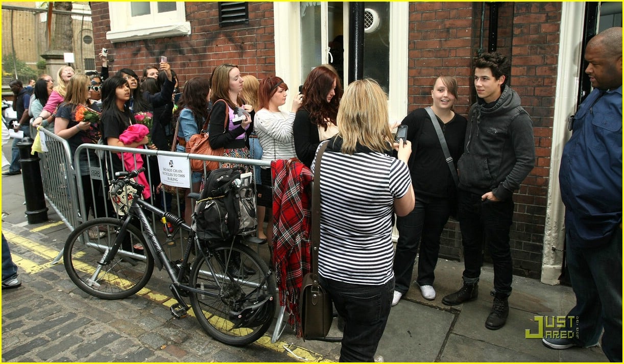 Nick Jonas Flowers From Fans! Photo 373918 Photo Gallery Just