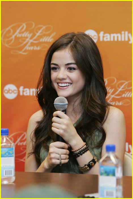 pretty little lairs grove signing 05