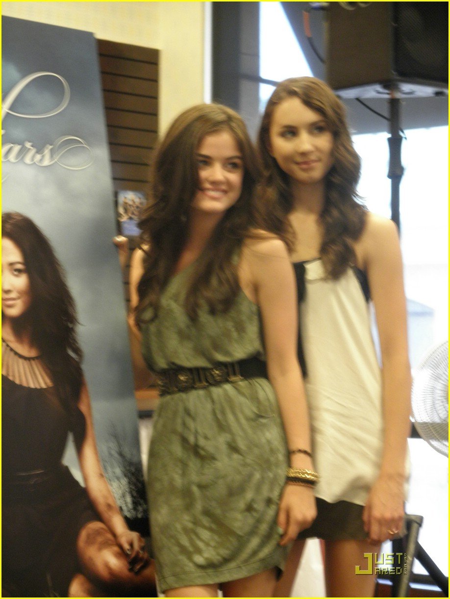 pretty little lairs grove signing 10