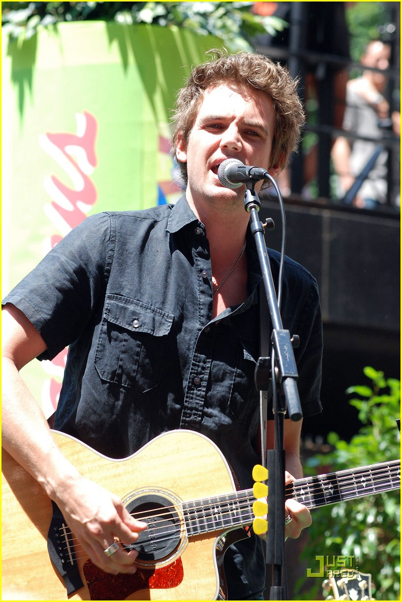 Tyler Hilton Checks Out Chicago | Photo 375849 - Photo Gallery | Just ...