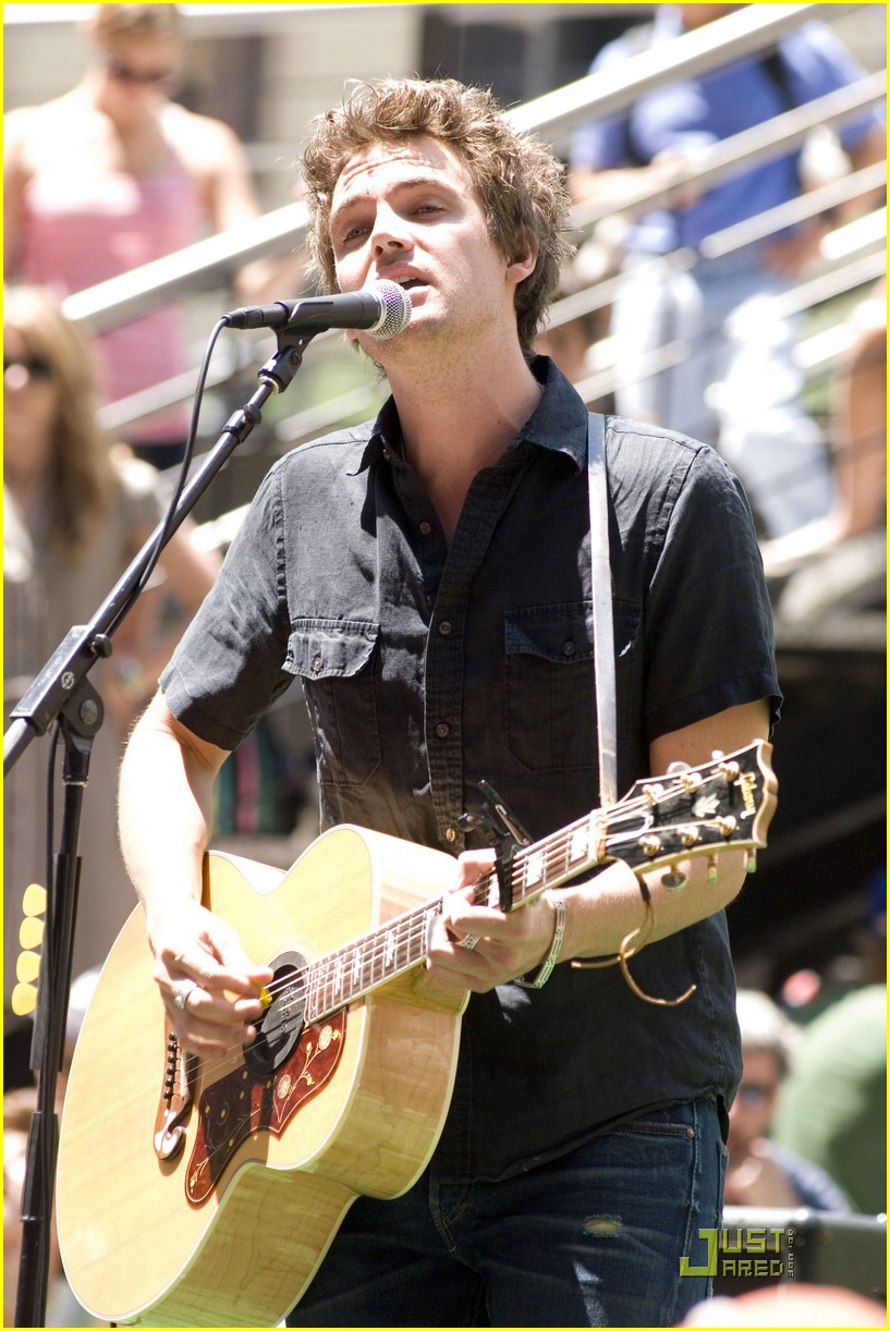 Tyler Hilton Checks Out Chicago | Photo 375851 - Photo Gallery | Just ...