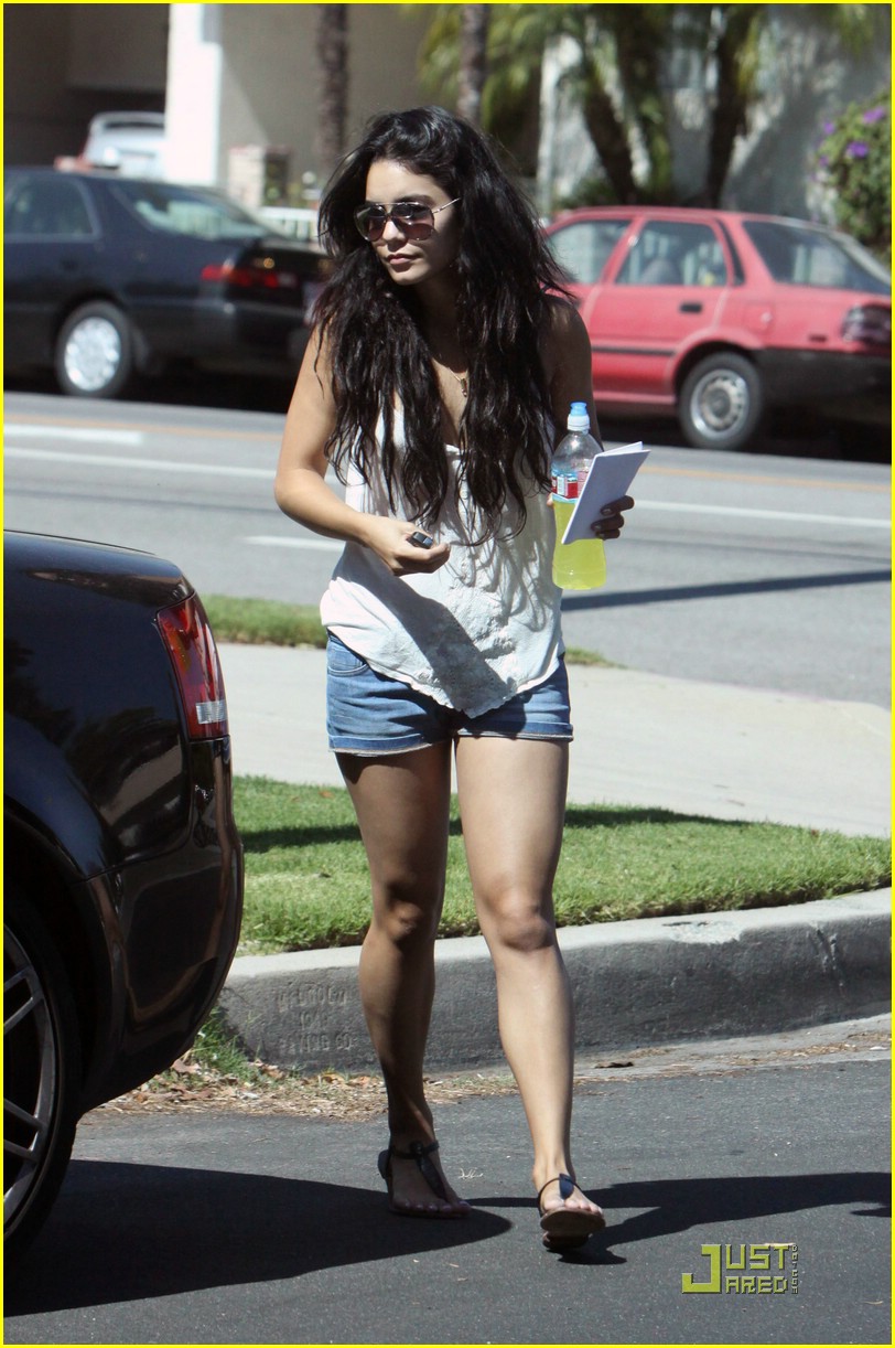 Full Sized Photo Of Vanessa Hudgens Perfect Mimi 09 Wayne Brady Vanessa Hudgens Is The 8772