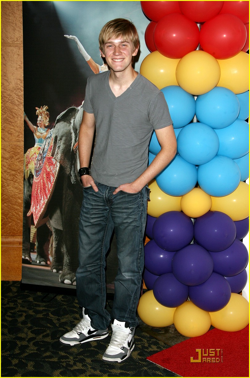 Full Sized Photo of jason dolley circus 02 Jason Dolley Goes to the