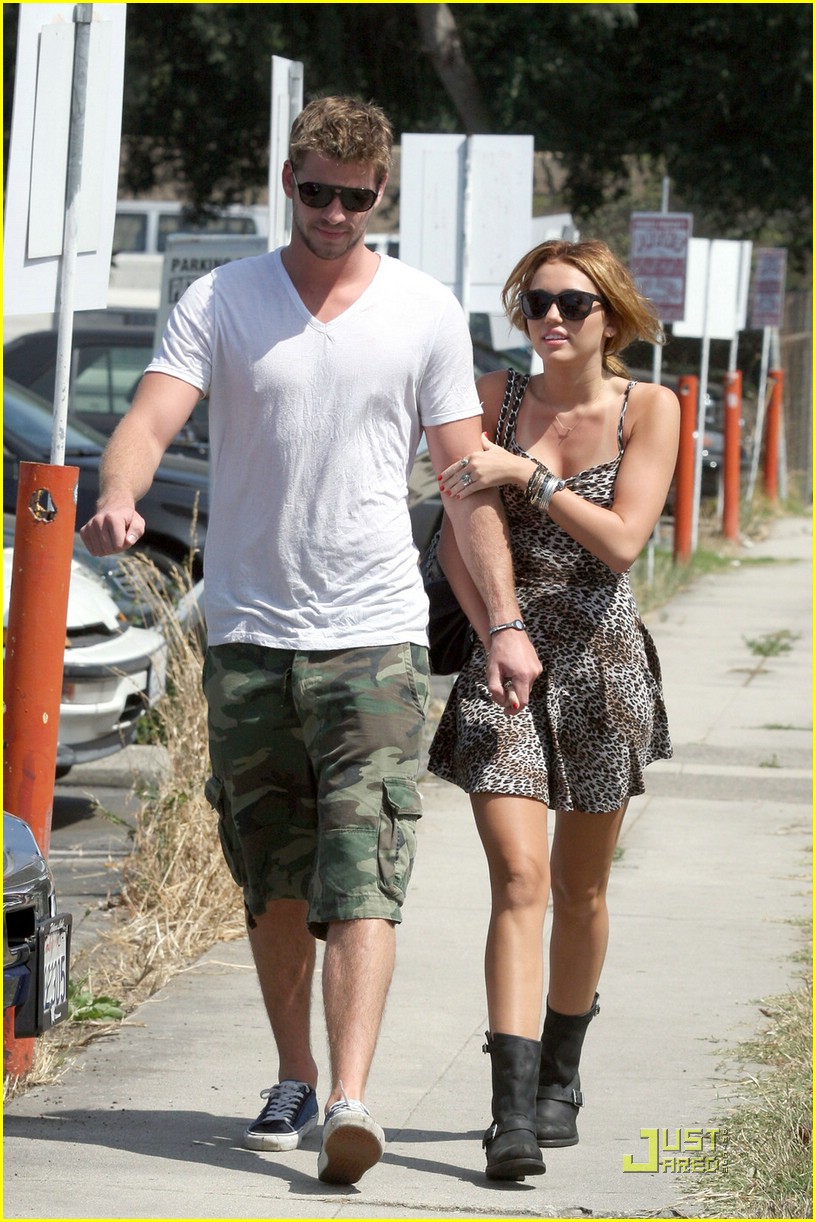 Miley Cyrus & Liam Hemsworth: Paty's Pair | Photo 376420 - Photo ...