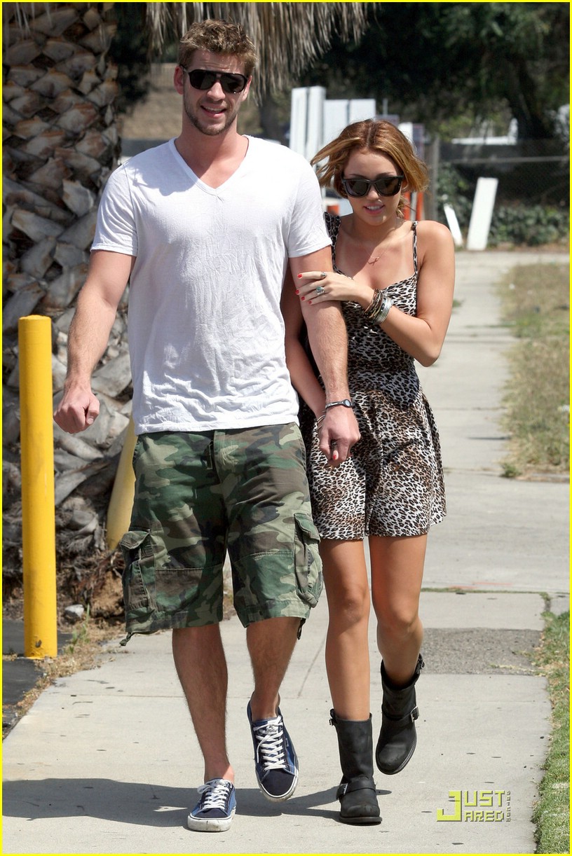 Miley Cyrus & Liam Hemsworth: Paty's Pair | Photo 376425 - Photo ...