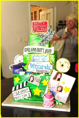 Selena Gomez: Celebration Cake Convention! | Photo 379304 - Photo