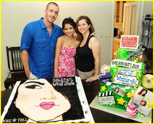 Selena Gomez: Celebration Cake Convention! | Photo 379305 - Photo