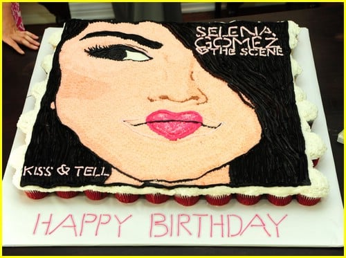 Selena Gomez: Celebration Cake Convention! | Photo 379309 - Photo