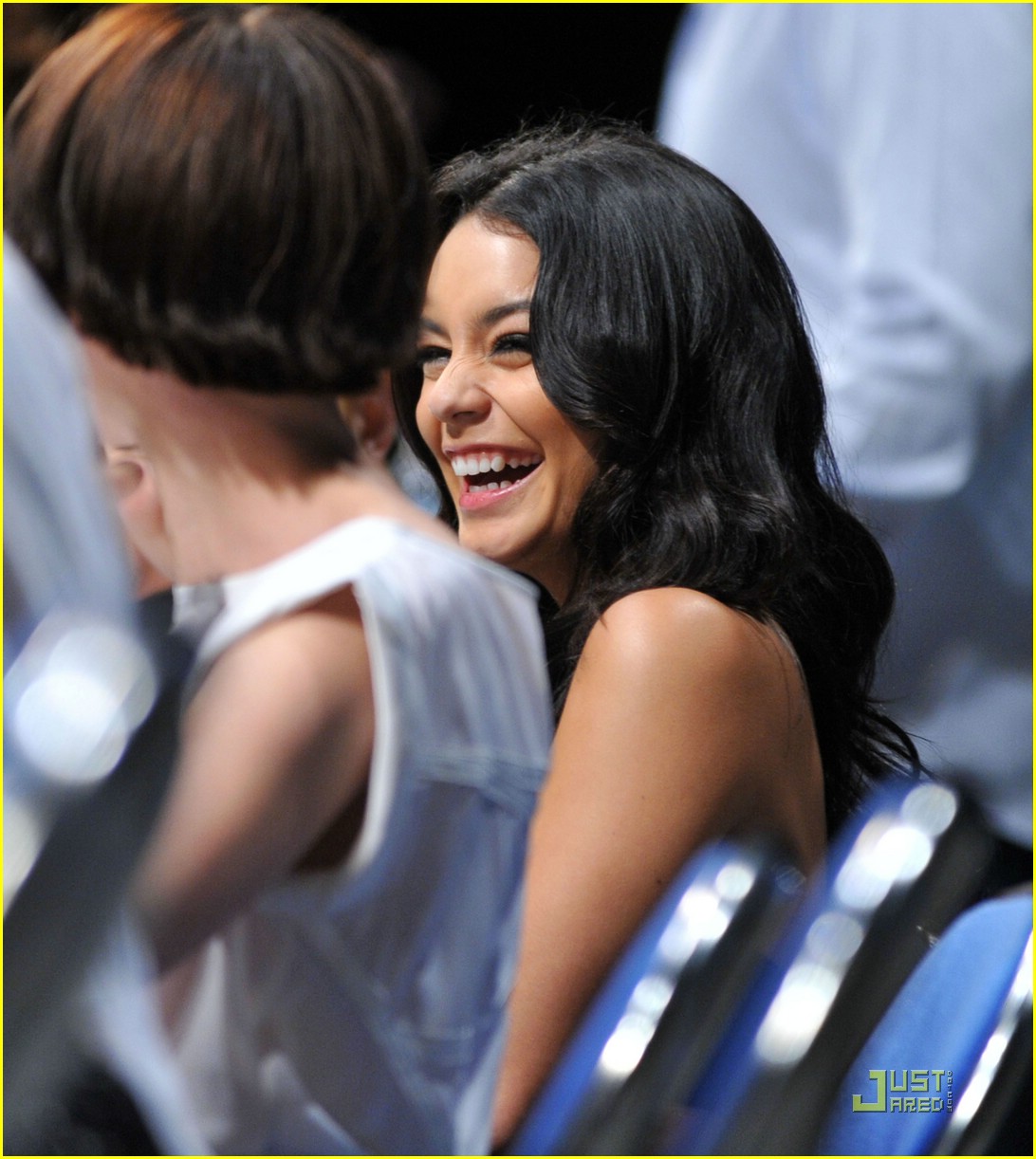 Full Sized Photo Of Vanessa Hudgens Jamie Chung Comic Con 19 Vanessa Hudgens Sucker Punch 