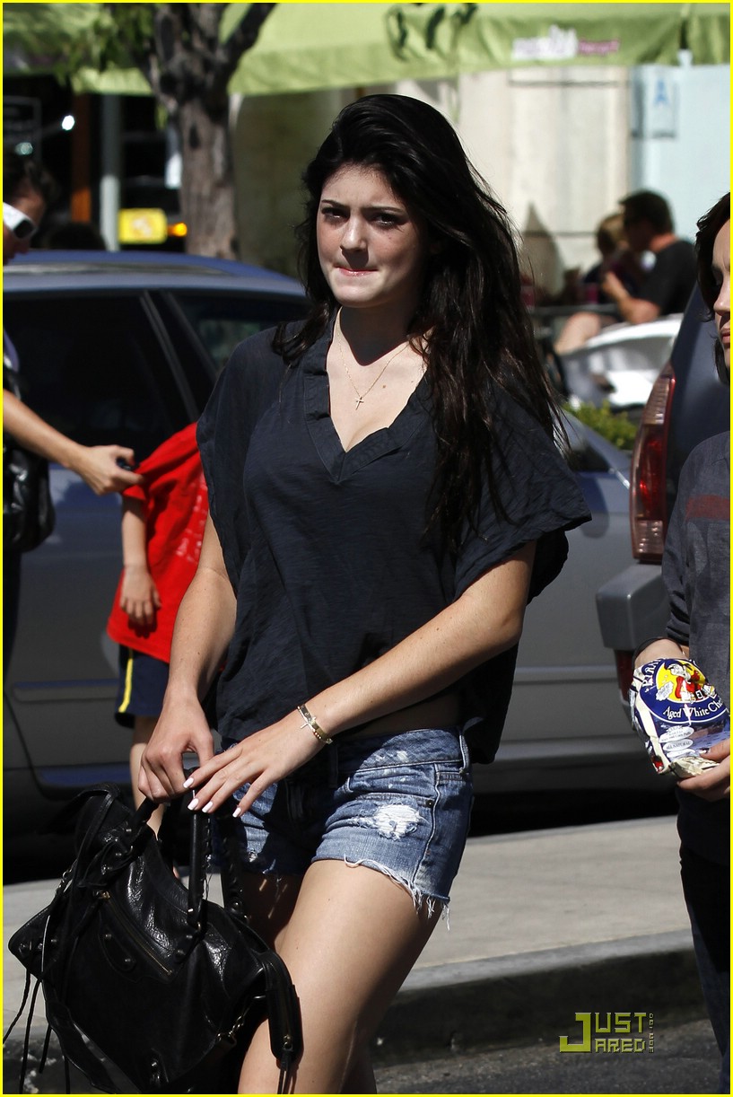 Kendall & Kylie Jenner: FroYo with Friends | Photo 382277 - Photo ...