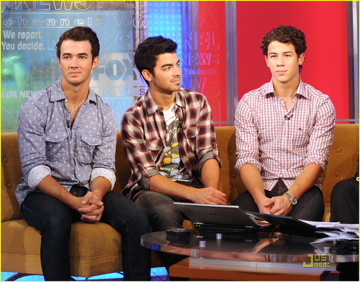 Jonas Brothers: FOX & Friends Funny: Photo 382148 | Joe Jonas, Jonas  Brothers, Kevin Jonas, Nick Jonas Pictures | Just Jared Jr.