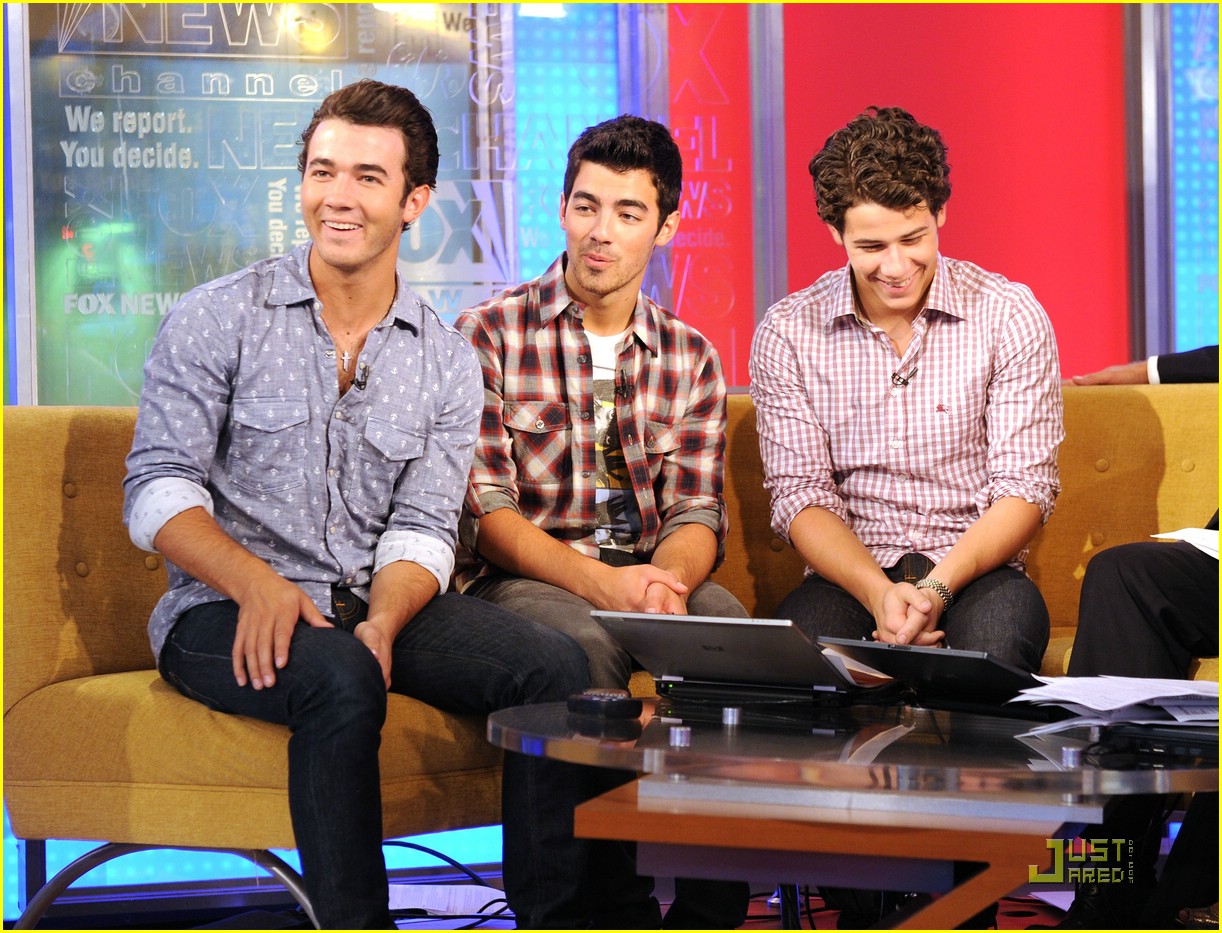 Jonas Brothers: FOX & Friends Funny: Photo 382159 | Joe Jonas, Jonas  Brothers, Kevin Jonas, Nick Jonas Pictures | Just Jared Jr.