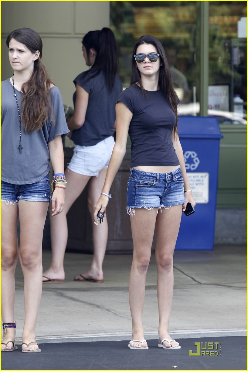 Kendall & Kylie Jenner: Whole Foods Hotties | Photo 380348 - Photo ...