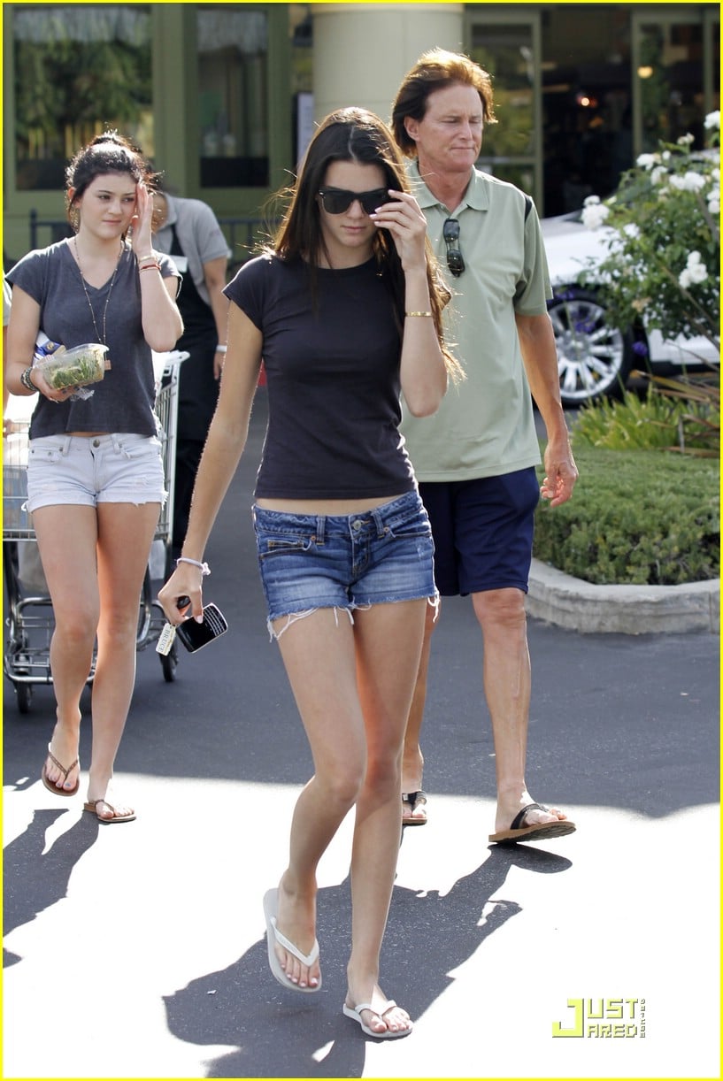 Kendall & Kylie Jenner: Whole Foods Hotties | Photo 380351 - Photo