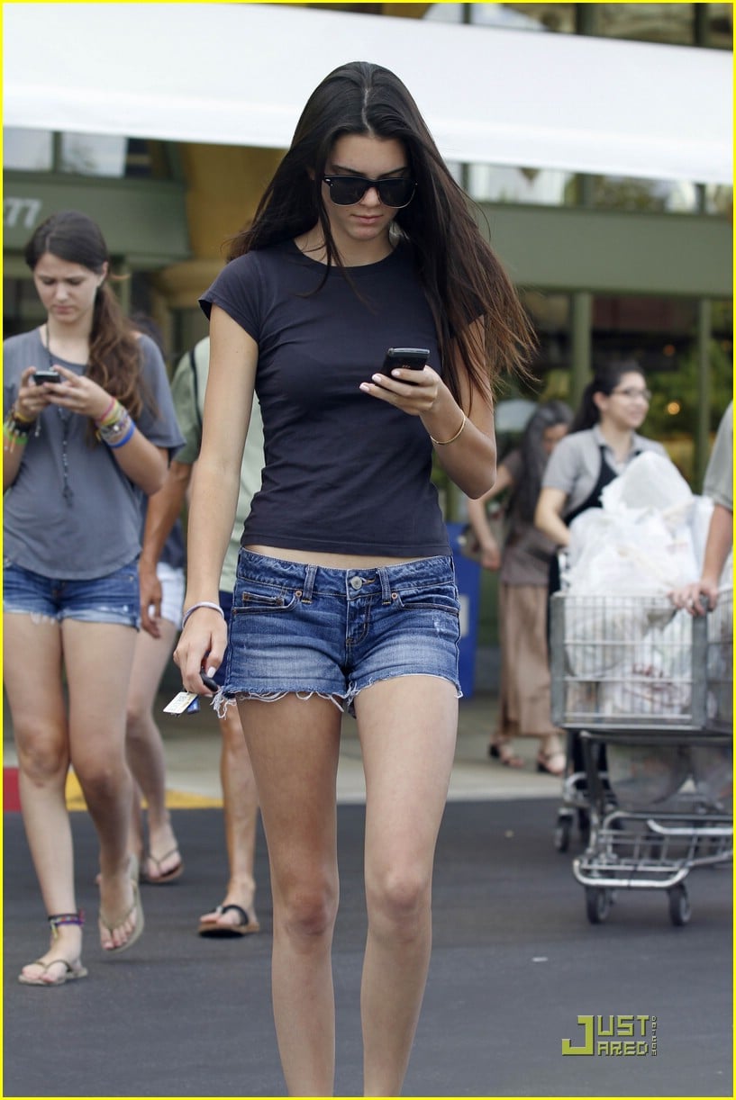 Kendall & Kylie Jenner: Whole Foods Hotties | Photo 380358 - Photo