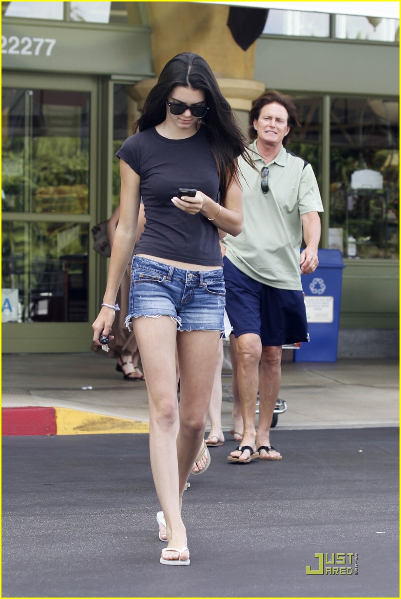 Kendall & Kylie Jenner: Whole Foods Hotties | Photo 380365 - Photo ...