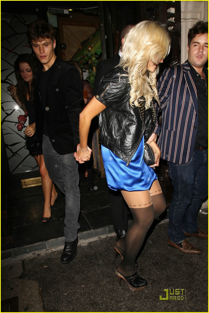 Pixie Lott And Oliver Cheshire New Couple Alert Photo 382303 Photo Gallery Just Jared Jr 9695