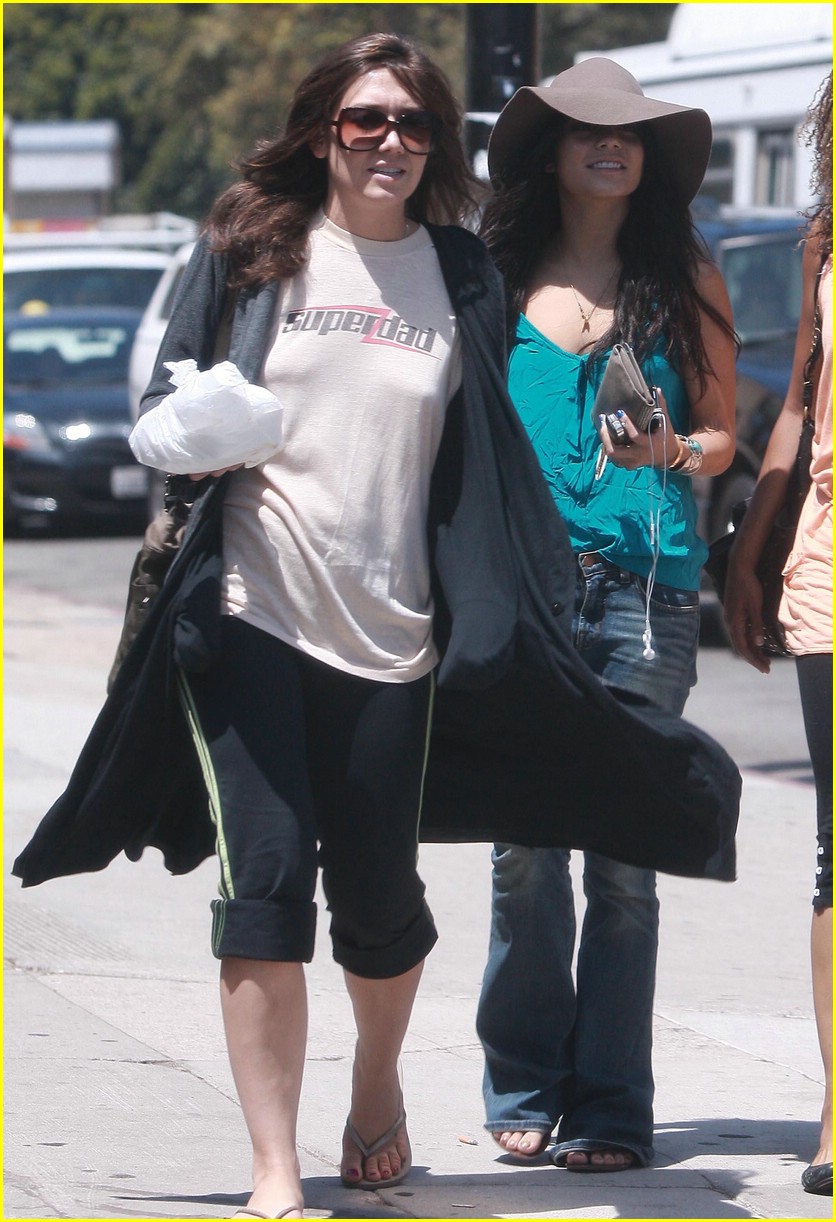 Full Sized Photo of vanessa hudgens tracie thoms lunch 07 | Vanessa