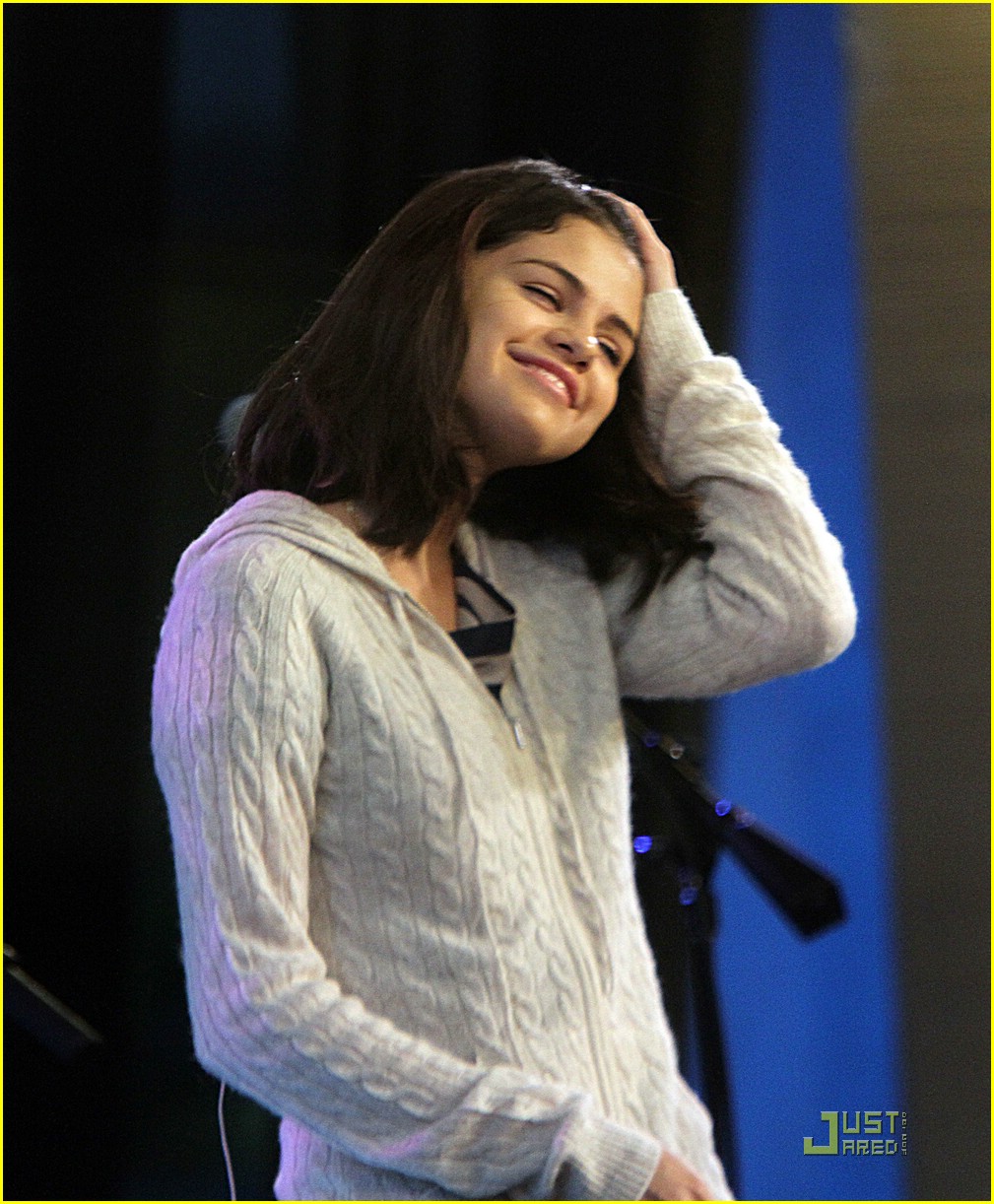 Full Sized Photo Of Selena Gomez Scene Win Pca 04 | Selena Gomez & The