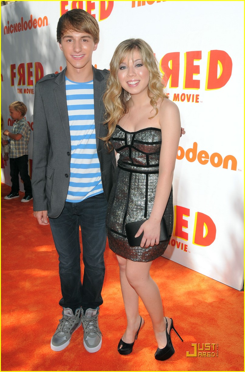 McCurdy & Lucas Cruikshank FRED Premiere! Photo 385106