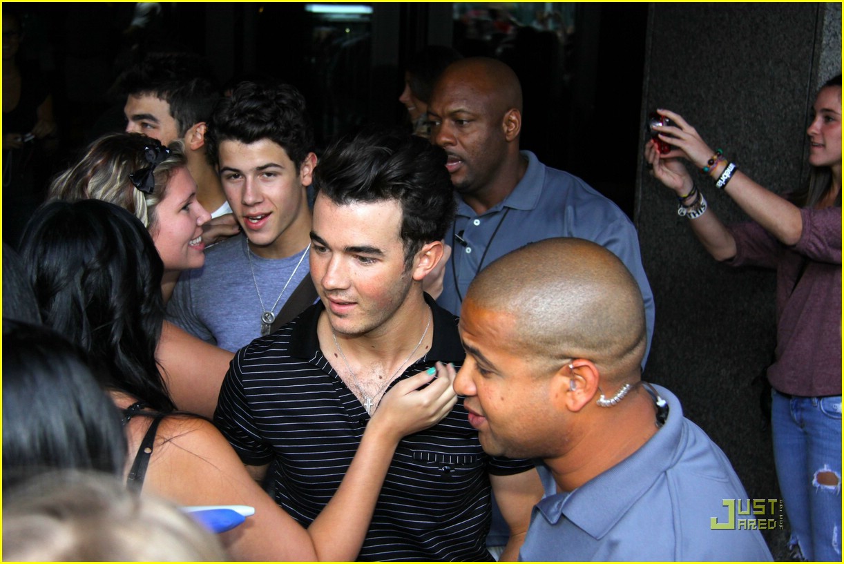 The Jonas Brothers are Montreal Men Photo 384229 Photo Gallery