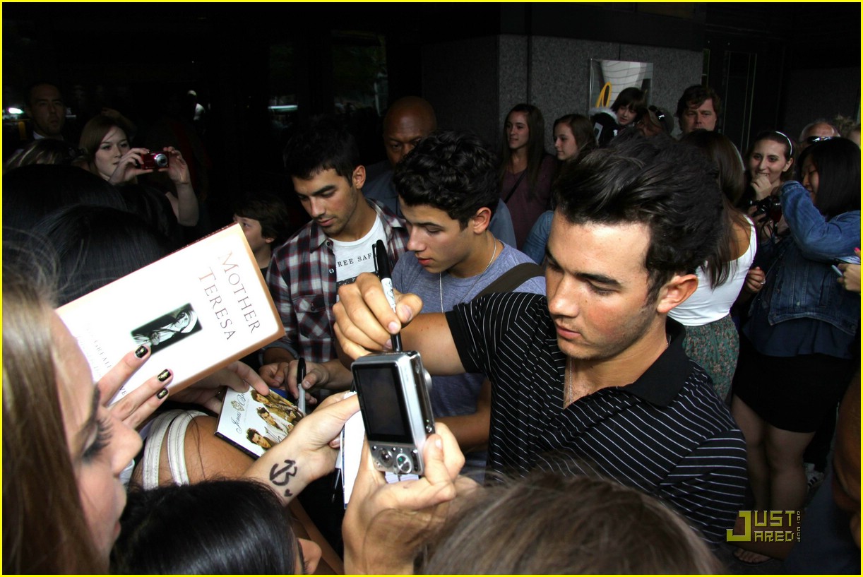 The Jonas Brothers are Montreal Men Photo 384231 Photo Gallery