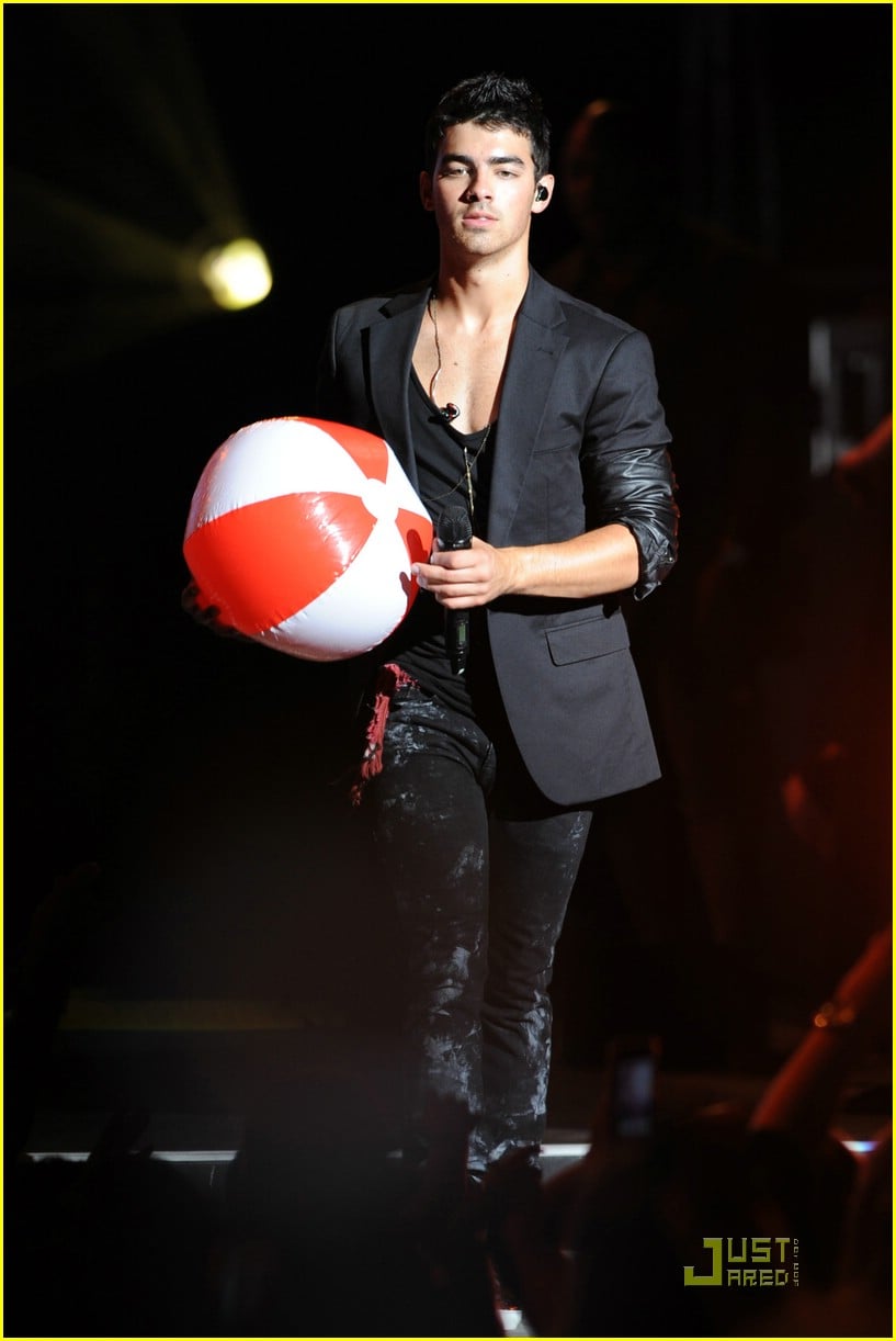 Jonas Brothers Play Up West Palm Beach Photo 384672 Photo Gallery